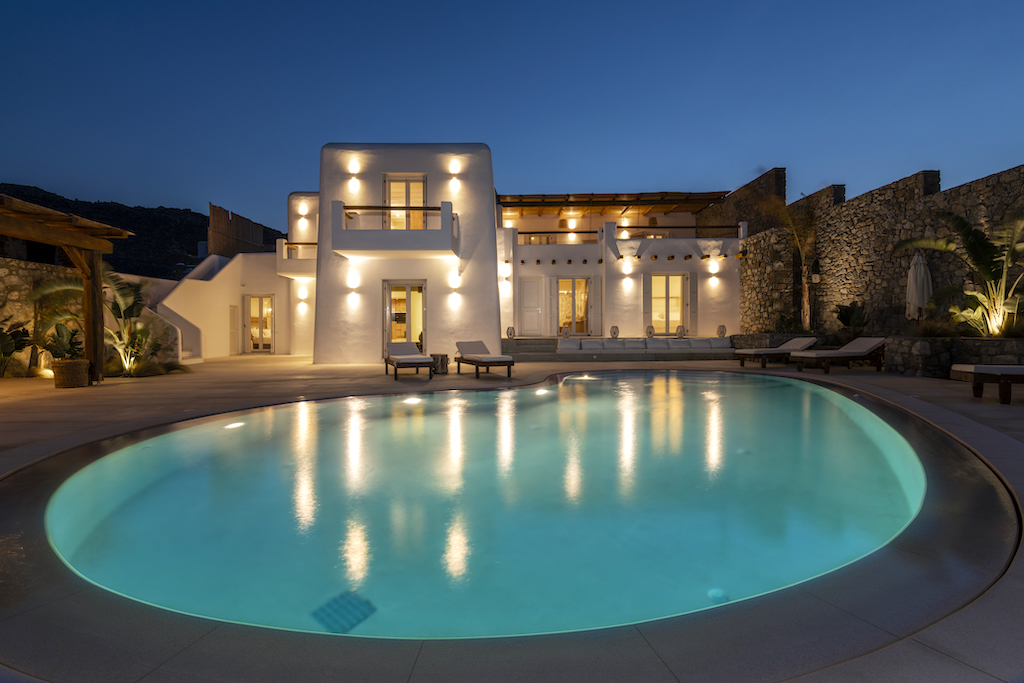 5 Luxury Villas for Your Dream Vacation to Greece