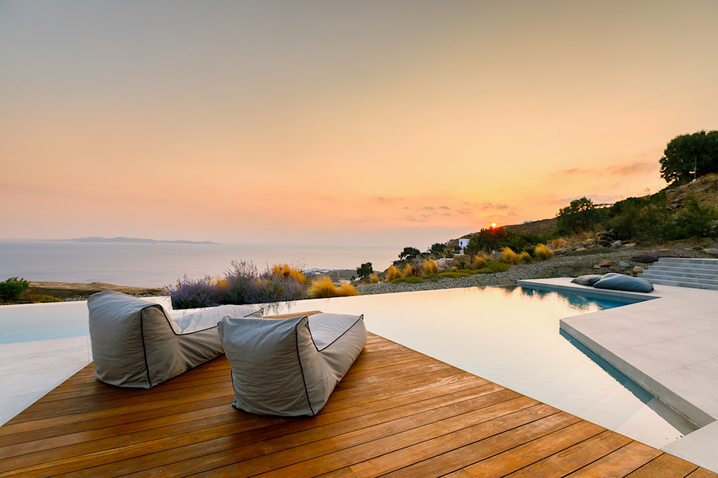 5 Luxury Villas for Your Dream Vacation to Greece
